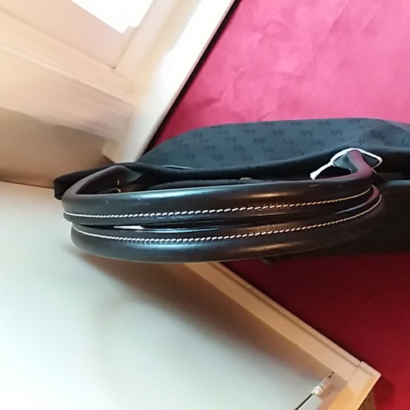 Dooney Black Shoulder Bag. With Matching Wristlet NEW ❤Excellent Condition - Picture 7 of 16